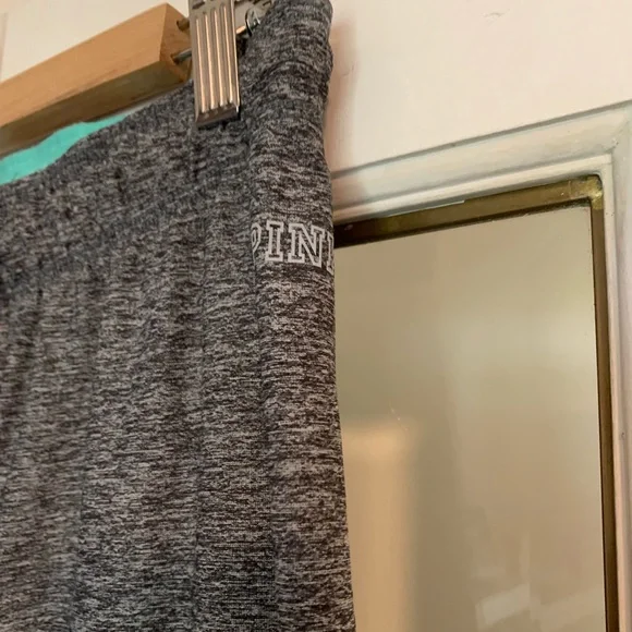 PINK Ultimate Yoga Pants - Picture 3 of 6